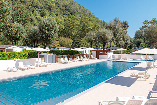 camping au vallon rouge piscine calme