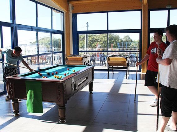 Salle de jeux billard camping Oléron