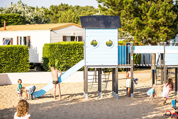Jeux enfants Camping La Parée du Jonc