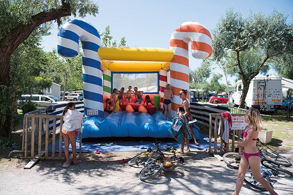 apv camping les roquilles