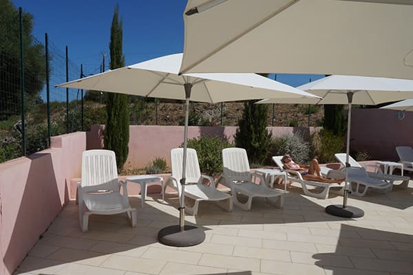 Camping La Listra transats piscine