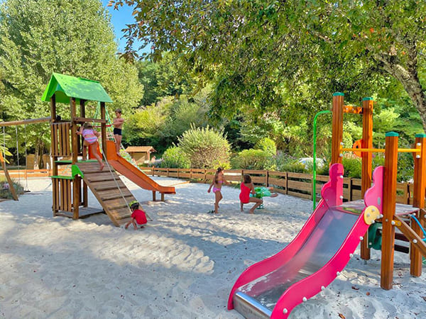 Camping Dordogne · Jeux Enfants
