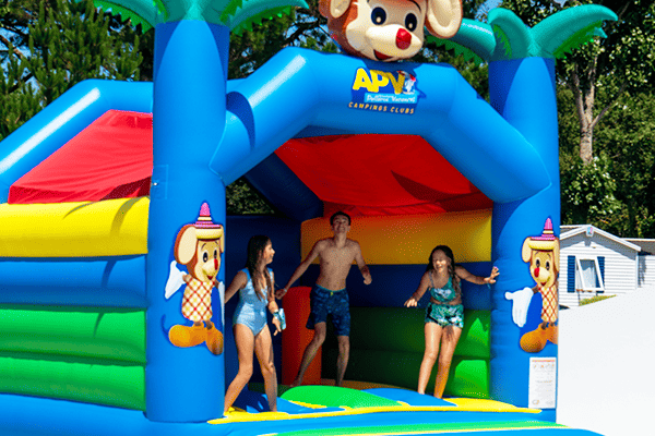 Camping Plijadur Chateau gonflable