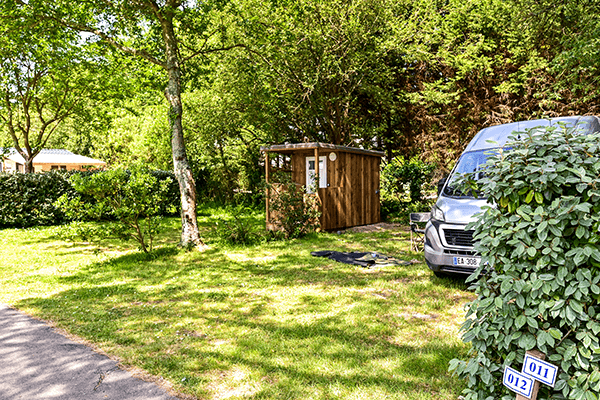 Camping avec emplacement sanitaire privé