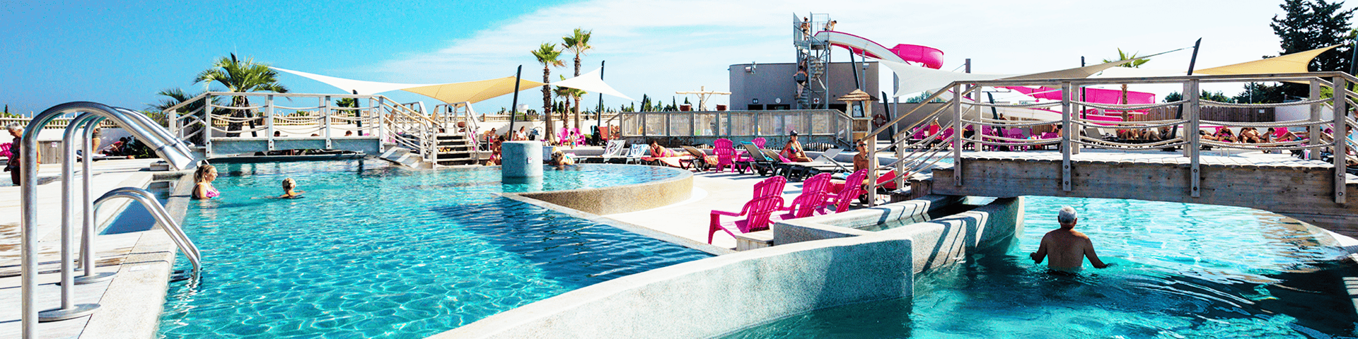 Camping avec toboggans aquatiques